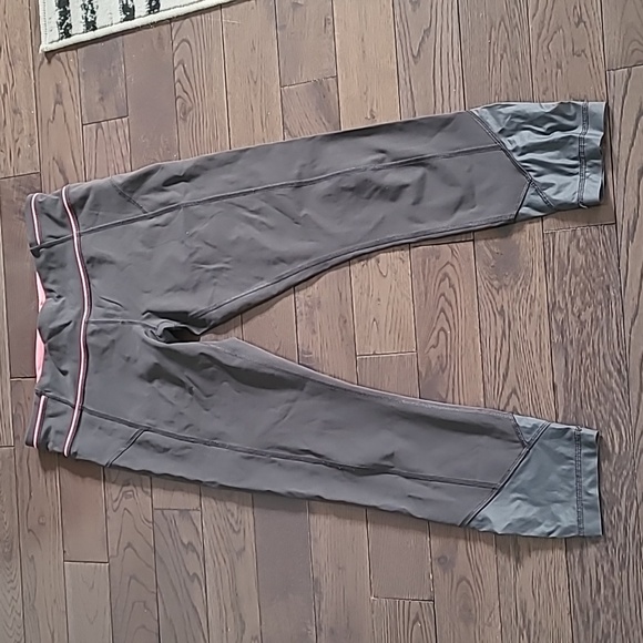 Lululemon Pace Queen 7/8 Running Leggings in Gray size 8 - Picture 4 of 10